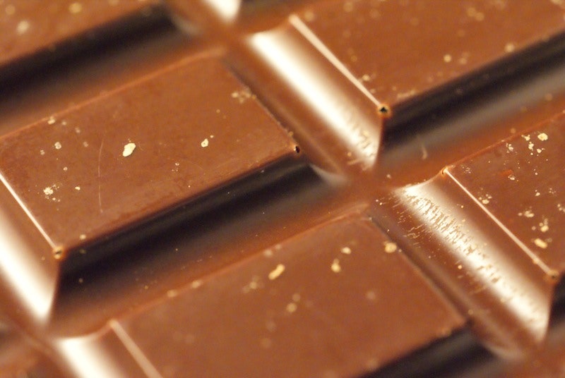У шоколада — как горького так и молочного — больше полезных свойств чем может показаться.