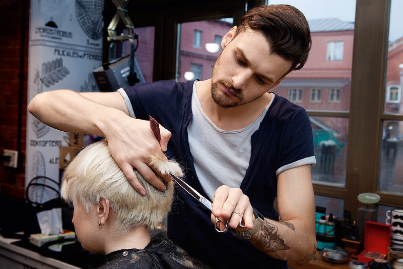 Герман Винокуров окончил три академии парикмахерского искусства LOral Professionnel Keune Haircosmetics и La...