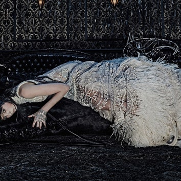 Рыцарь печального образа: Эди Кэмпбелл в рекламе Alexander McQueen осень-зима 2014/2015
