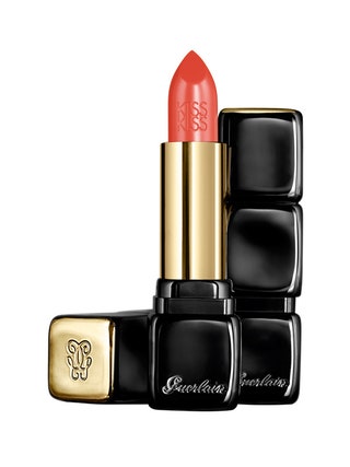 Помада KissKiss от Guerlain.