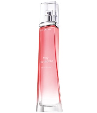 Цветочный аромат с нотами ледяной розы ежевики и мускуса Very Irreacutesistible LrsquoEau en Rose 50 мл 3483 руб. Givenchy.