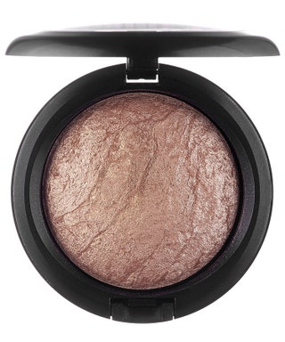 M.A.C перламутровая пудра Mineralize Skinfinish Soft and Gentle 1500 руб.