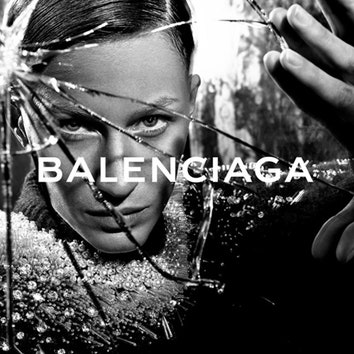 Зеркальная комната: Жизель Бундхен в рекламе Balenciaga