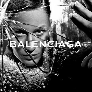 Зеркальная комната: Жизель Бундхен в рекламе Balenciaga