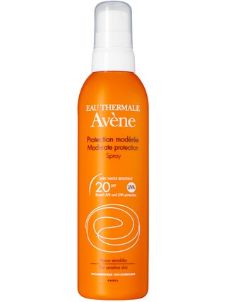 Avene солнцезащитный спрей Moderate Protection Spray  SPF 20 1194 руб. «Некомедогенное средство легкой консистенции...
