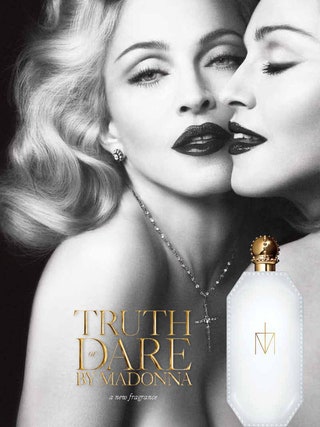 Мадонна в рекламной кампании собственного аромата.