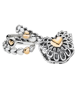 Pandora шарм  и кольца  золото  серебро  кольца  от 3450 руб. шарм 7950 руб . В сети ювелирных магазинов Pandora ...