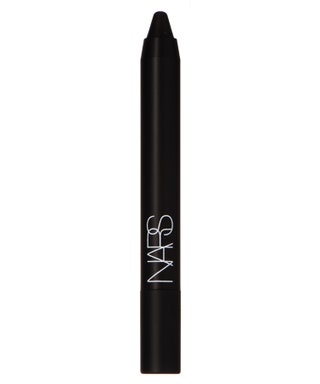 Nars мягкий карандаш для глаз Soft Touch Shadow Pencil Aigle Noir 1100 руб. Его можно использовать и вместо теней.