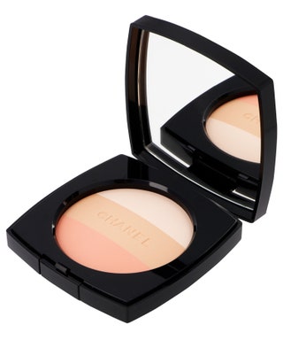 Chanel трехцветная пудра с эффектом загара Healthy Glow MultiColour SPF 15 01 2112 руб. Прекрасно понимаю почему ее...