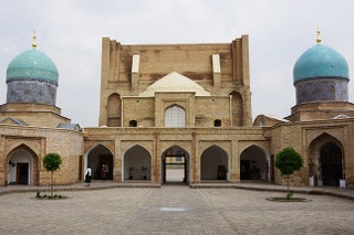 Одна из немногих столичных древностей — медресе Баракхан. Рядом в музее хранится самая старая в мире рукопись Корана