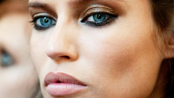 Лучшие средства и цветовые решения для макияжа голубых глаз
