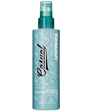ToniGuy текстурирующий спрей для создания пляжного эффекта Sea Salt 643 руб. Фиксирует несильно. Бонус  делает прямые...