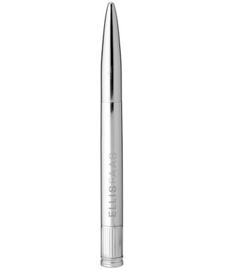 Помада Ellis Faas Creamy Lips . Дает очень насыщенный яркий цвет но при этом почти не чувствуется на губах.