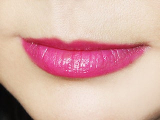 Карандаш для губ Aqua Lip 16с от Make Up For Ever и блеск для губ Lip Maximizer Сollagen Activ от Dior.