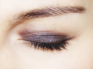 Тушь Cats Wink 3go Mascara от Tony Moly тени Ombre Essentielle 87 Taupe Gris от Chanel и карандаш Eyeliner от Inglot.