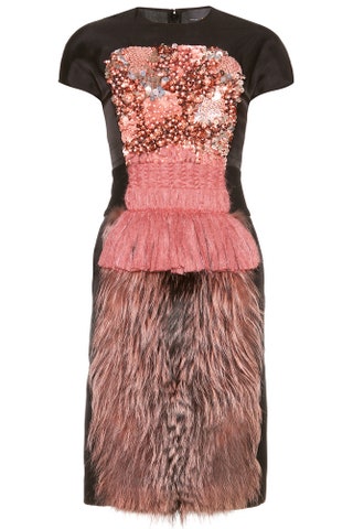Fendi платье  из шелка с меховой  отделкой расшитое  пайетками 165 640 руб.