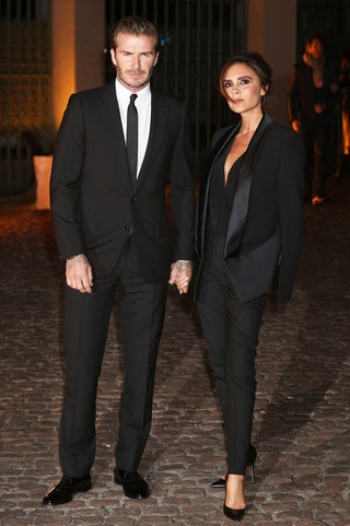 Одна из самых стильных пар — Дэвид и Виктория Бекхэм на галаужине The Global Fund. Виктория в Victoria Beckham Дэвид в...