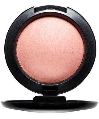 Добавить. M.A.C румяна Mineralize Dainty 1200 руб. Лариса Создают эффект натурального румянца и придают коже сияние.