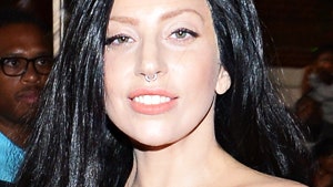 Леди Гага посвятила песню Донателле Версаче