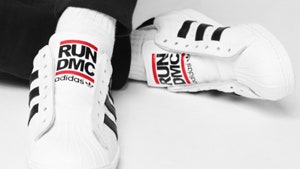 adidas Originals выпускает лимитированную коллекцию Run DMC