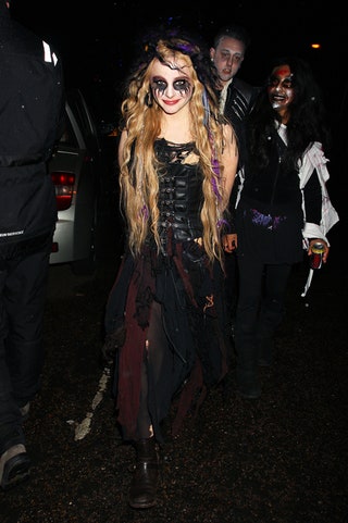 Маленькая ведьмочка Хлоя Морец спешит на вечеринку в Лондоне 2012 год
