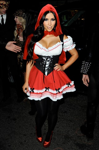 Красная шапочка Ким Кардашьян зашла на огонек вечеринки Хайди Клум в НьюЙорке 2010 год