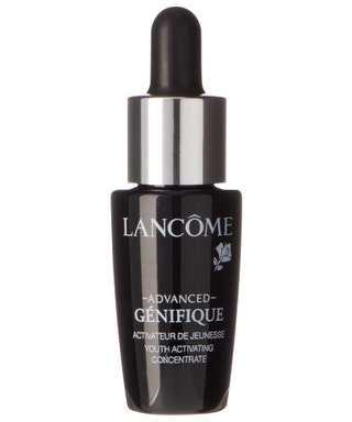 Lancôme омолаживающая сыворотка Advanced Gnifique. Нанесла на лицо утомленное сценическим гримом  кожа стала увлажненной.