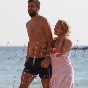 Шакира и Жерар Пике на гавайском пляже