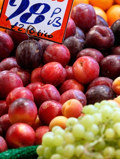 Запах овощей и фруктов помогает съедать менее крупные порции более сытных блюд.