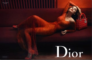 Марион Котийяр в рекламной кампании Dior Lady Rouge