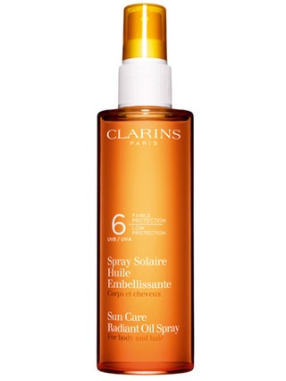 Солнцезащитное маслоспрей для тела и волос Spray Solaire Huile Emballissante SPF 6 Clarins. 1300 руб.