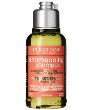 LOccitane восстанавливающий шампунь Shampooing Shampoo 5 Essential Oils. Полупрозрачный с легкой текстурой и сладковатым...