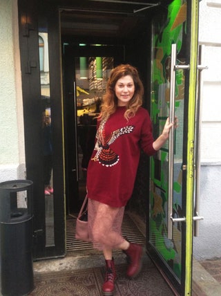 Джемпер Stella McCartney юбка Ruban ботинки Dr.Martens сумка Chanel