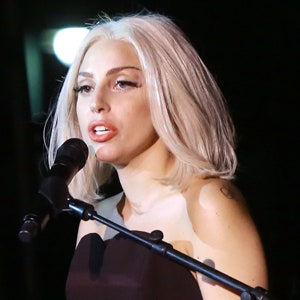 Леди Гага сделала бойфренду дорогой подарок