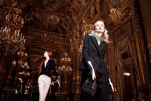 Dior представляет новую коллекцию в оперном театре