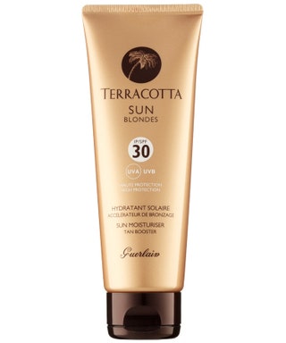 Guerlain крeм Terracotta Sun Blondes  1800 руб. Защищает кожу еще и от хлорированной воды бассейна  благодаря густой...