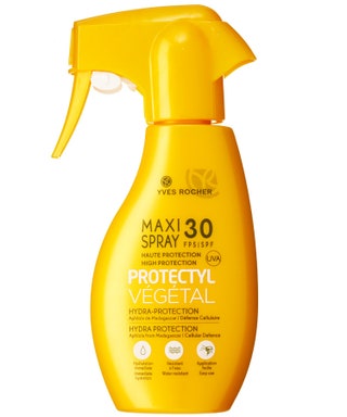 Yves Rocher молочко Maxi Spray 990 руб. Кондитерский запах понравится сладкоежкам. Отлично увлажняет. С помощью дозатора...