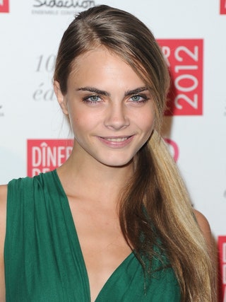 Кара Делевинь на галавечере Sidaction Gala Dinner 26 января 2012 года. Кара делает ставку на естественность и не...