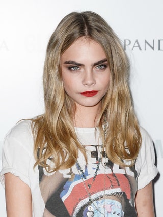 Кара Делевинь на церемонии Glamour Women of the Year 4 июня 2013 года. Простой и близкий к повседневному образ с нотками...