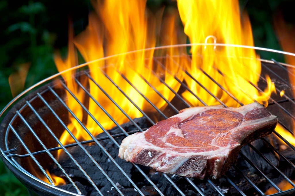 Правильный выбор типа мяса и верного метода жарки снижает риски для здоровья.