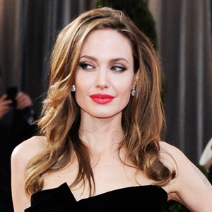 Анджелине Джоли сделали операцию по удалению молочных желез