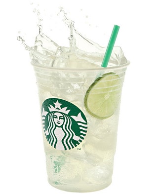 Освежающий напиток Refresh Starbuck тонизирует не хуже кофе