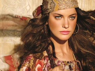 Фото рекламной кампании коллекции макияжа Laura Mercier.