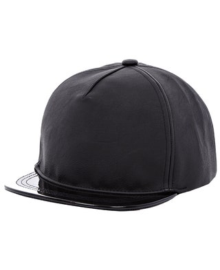 Кепка из искусственной кожи 999 руб. River Island