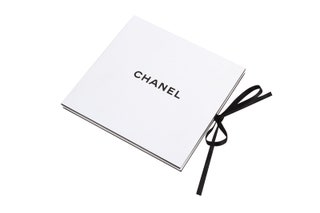 Подарочный сертификат Chanel.