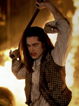 Брэд Питт в роли Луи де Пон дю Лака . Уже в конце 90х образ вампира был весьма романтичным и привлекательным но впрочем...