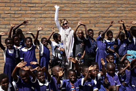 Мадонна привезла детей в Малави