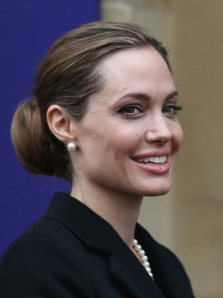 Анджелина Джоли на встрече с министрами иностранных дел Большой восьмерки 11 апреля. Из актрисы Анджелина Джоли...
