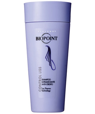 Biopoint шампунь для непослушных волос Control Liss. После сушки феном волосы легли как надо без всяких укла­дочных средств.