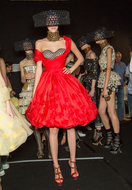 Alexander McQueen отменяет показ на Парижской Неделе моды